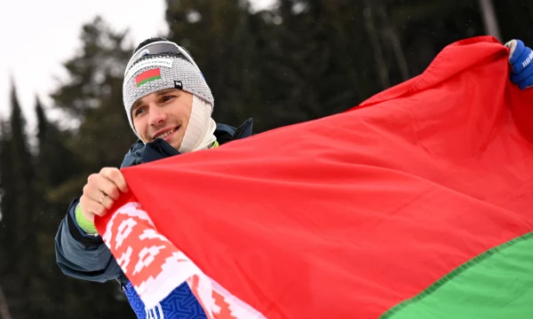 МОК вернул страну в мировой спорт с флагом и гимном.